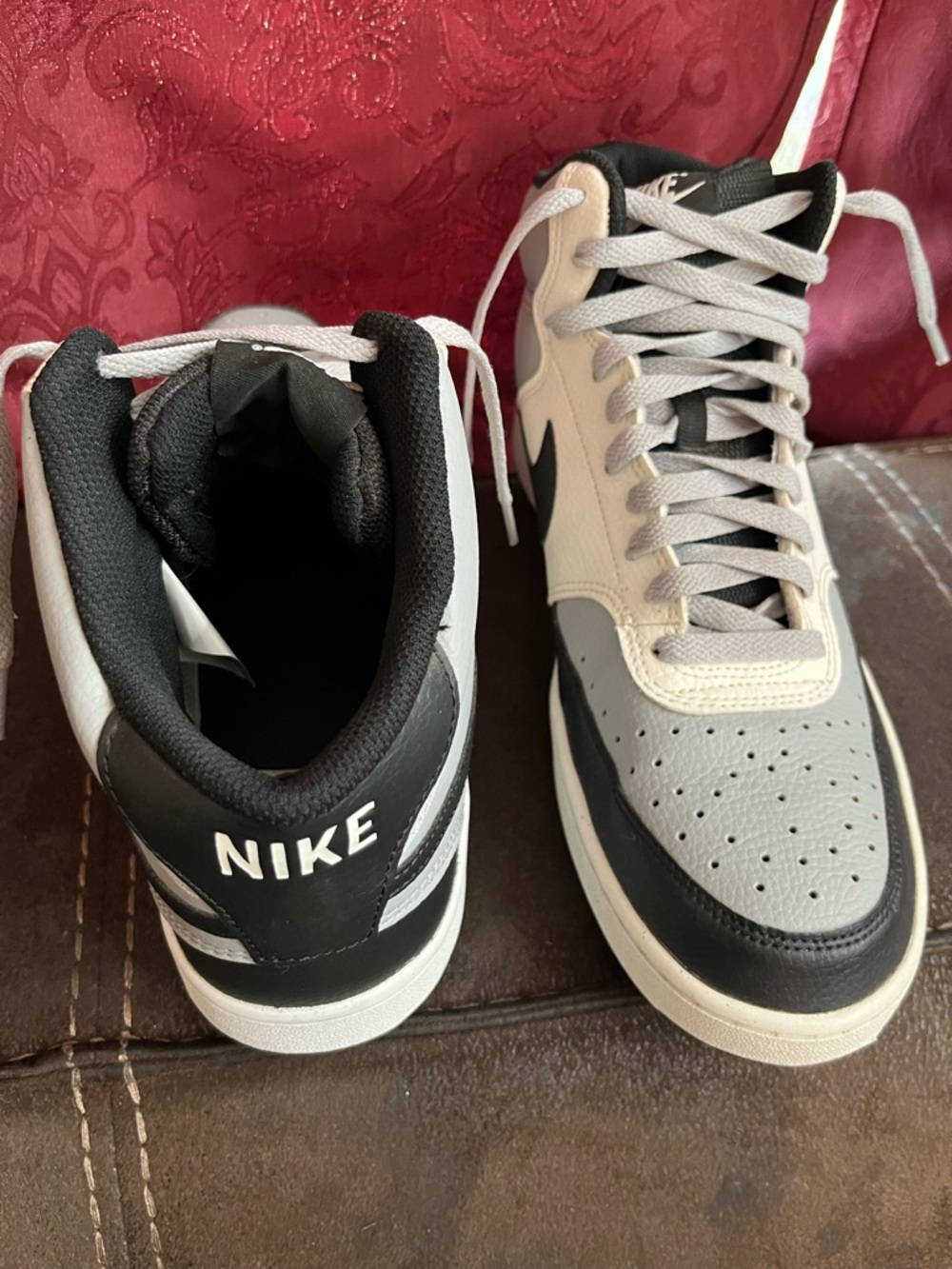 Nike Men’s Low-Top Sneakers in White, Black, and Gray - Picture 4 of 7